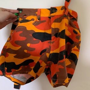 KREAMY orange and black camp shorts with belt